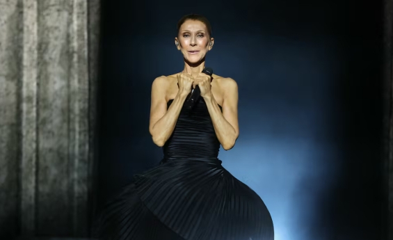 CÉLINE DION RETURNS TO PARIS STAGE AFTER LONG HIATUS