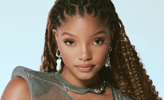 HALLE BAILEY OPENS UP ABOUT  STRUGGLING WITH POSTPARTUM DEPRESSION: "LIKE SWIMMING IN THE BIGGEST WAVES" 