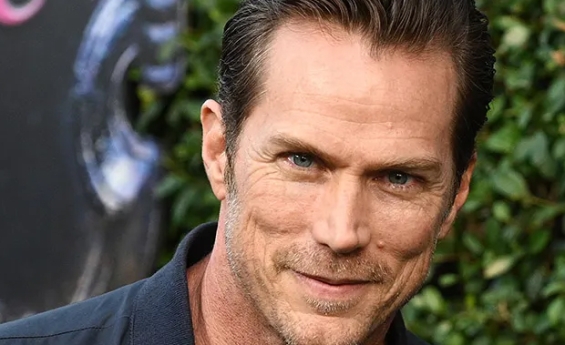 FORMER HBO STAR JASON LEWIS SAYS HE IS WRITING A NINE-BOOK FANTASY SERIES