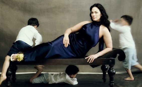 ASHLEY GRAHAM STARS IN FIRST MAGAZINES SHOOT WITH HER THREE CHILDREN, OPENS UP ABOUT PRIVACY.