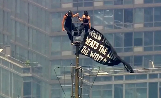 COUPLE GETS ENGAGED AFTER CLIMBING TO TOP OF EMPIRE STATE BUILDING, THEN ARRESTED