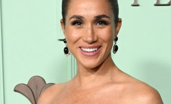 BAREFOOT MEGHAN MARKLE JUST WORE HER BACK-BARING SECOND WEDDING DRESS - FOR AFTERNOON TEA 