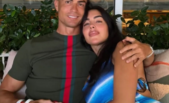 WHY CRISTIANO RONALDO AND GEORGINA RODRÍGUEZ MARRIED IN THEIR LIVING ROOM