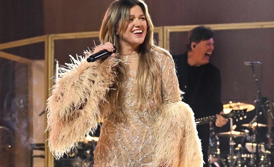 KELLY CLARKSON REJOINING THE VOICE FOR SEASON 30