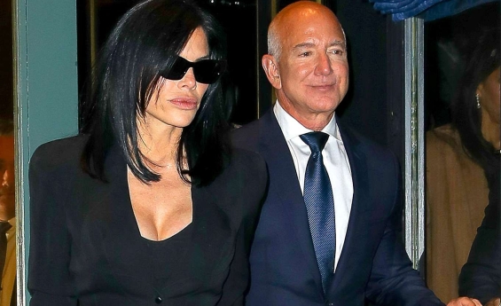 JEFF BEZOS AND FIANCEE LAUREN SANCHEZ HOLD JANDS AS THEY STEP OUT FOR DINNER IN NEW YORK