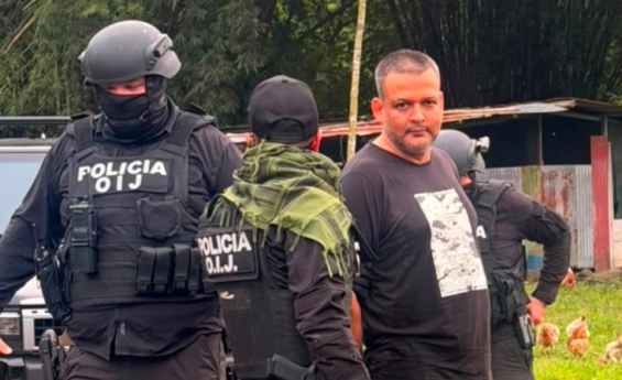 CARTEL BOSS ALEJANDRO "EL DIABLO" ARIAS SHOOTS EIGHT POLICE OFFICERS WHILE BEING CAPTURED
