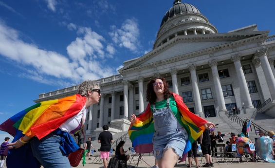 A NEW UTAH LAW WOULD BAN PRIDE FLAGS FROM BEING SHOWN IN SCHOOLS