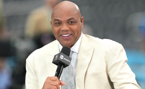 CHARLES BARKLEY SAYS FEAR OF HOMOPHOBIA KEEPS MANY LGBTQ+ATHLETES IN THE CLOSET