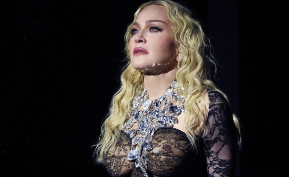 MADONNA ENTERTAINS 2.5 MILLION FANS IN RIO, PAYING TRIBUTE TO THE  KING OF POP 