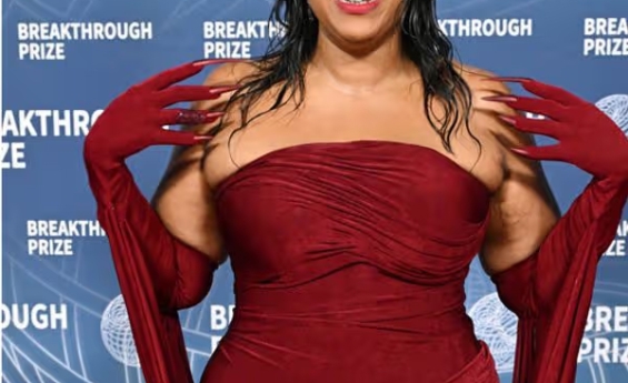 LIZZO REFLECTS ON WEIGHT LOSS AND WELLNESS