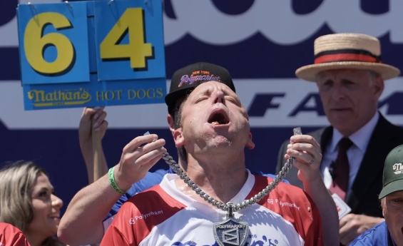 JOEY CHESTNUT EATS 66 HOT DOGS TO AGAIN CLAIM MUSTARD BELT
