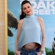 ANNE HATHAWAY SUBTLY CLAPS BACK AT FAKE PREGNANCY RUMORS