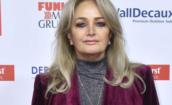 BONNIE TYLER IN COMA IN PORTUGAL FOR EMMERGENCY lNTESTINAL SURGERY