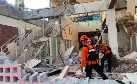 POWERFUL EARTHQUAKE STRIKES INDONESIA, KILLING AT LEAST FOURTEEN