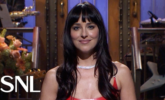 TAYLOR SWIFT CRASHES DAKOTA JOHNSON'S 'SNL' MONOLOGUE