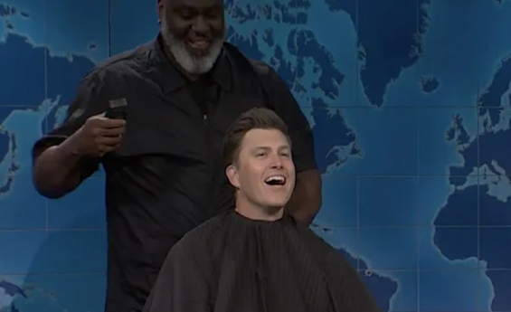 SNL JOKE SWAP LEAVES AUDIENCE STUNNED AS MICHAEL CHE DECLARES “MICHAEL JACKSON DID NOTHING WRONG” AND COLIN JOST NEARLY SHAVES HIS HEAD