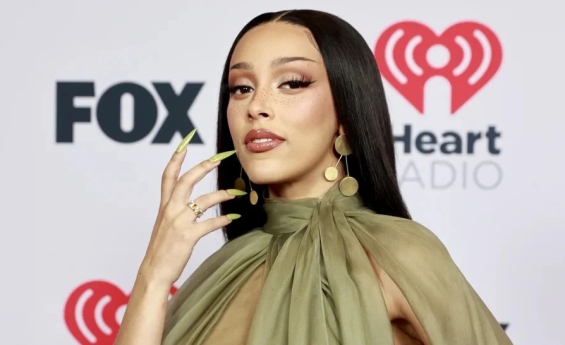 DOJA CAT DEFENDS HIGH ART FOLLOWING TIMOTHÉE CHALAMET’S “ELITIST” CRITIQUE OF OPERA AND BALLET. 