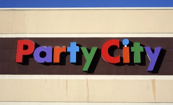 PARTY CITY TO CLOSE ITS STORES AMID BANKRUPTCY