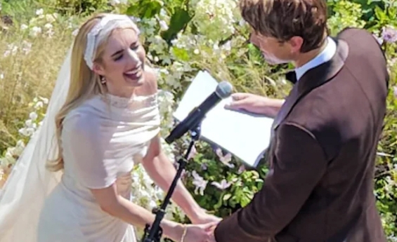 EMMA ROBERS MARRIES CODY JOHN IN IDAHO AS HER SON WALKS HER DOWN THE ISLE