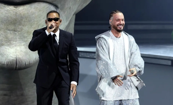 WILL SMITH MAKES A SURPRISE COACHELLA PERFORMANCE WITH J BALVIN : A 'MEN IN BLACK' REVIVAL 