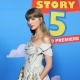 TAYLOR SWIFT PAYS TRIBUTE TO TOY STORY’S JESSIE AT SURPRISE TOY STORY 5 PERFORMANCE  