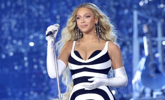 BEYONCÉ TO PERFORM AT HALFTIME OF CHRISTMAS NFL GAME: TEXANS VS. RAVENS