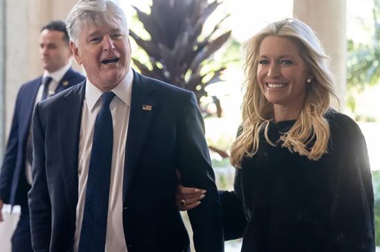 SEAN HANNITY AND AINSLEY EARHARDT MARRY AT MAR-A-LAGO