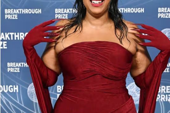 LIZZO REFLECTS ON WEIGHT LOSS AND WELLNESS