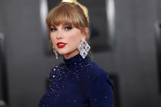 TAYLOR SWIFT FILES TO TRADEMARK HER VOICE AND LIKENESS AMID A.I.THREATS.
