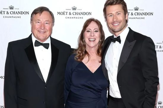 GLEN POWELL OPENS UP ABOUT FEELING HELPLESS AFTER BOTH PARENTS WERE DIAGNOSED WITH CANCER AT THE SAME TIME