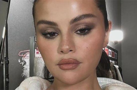 SELENA GOMEZ NO LONGER SLEEPS IN HER BEDROOM  DUE TO MENTAL HEALTH STRUGGLES