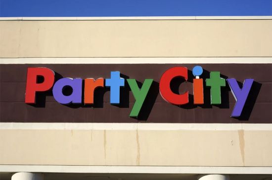 PARTY CITY TO CLOSE ITS STORES AMID BANKRUPTCY