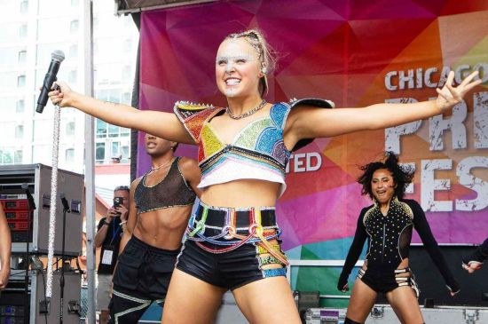 JOJO SIWA REFLECTS ON PUBLIC REACTION TO HER SEXUALITY AND RELASHIONSHIP WITH CHRIS HUGHES