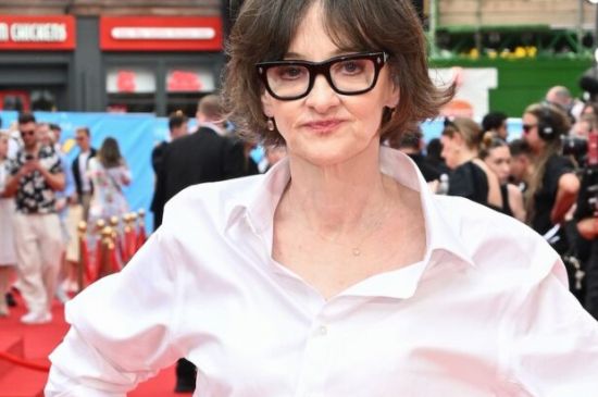 JOAN CUSACK MAKES FIRST RED CARPET APPEARANCE IN 11 YEARS FOR TOY STORY 5