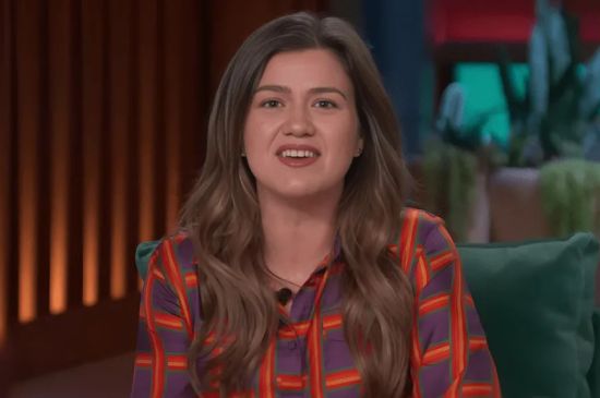 KELLY CLARKSON BLASTS 'AMERICAN IDOL' OVER MISSING $1M PRIZE AND CAR 