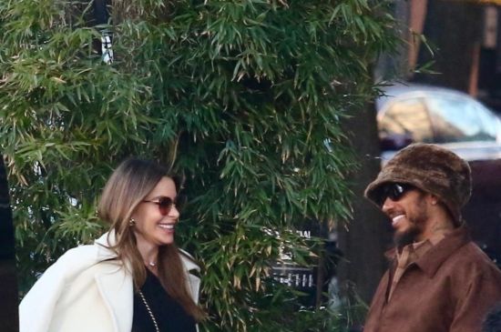 SOFIA VERGARA AND LEWIS HAMILTON ENJOY CHEERFUL IN NYC