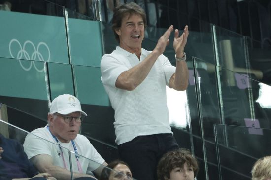 TOM CRUISE RETURNS TO THE US AFTER FIVE YEARS IN THE UK 