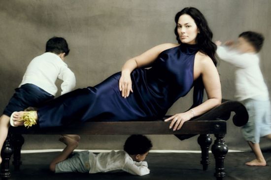 ASHLEY GRAHAM STARS IN FIRST MAGAZINES SHOOT WITH HER THREE CHILDREN, OPENS UP ABOUT PRIVACY.