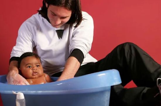 LIONEL MESSI EXPLAINS THE STORY BEHIND VIRAL PHOTO OF HIM BATHING BABY LAMINE YAMAL