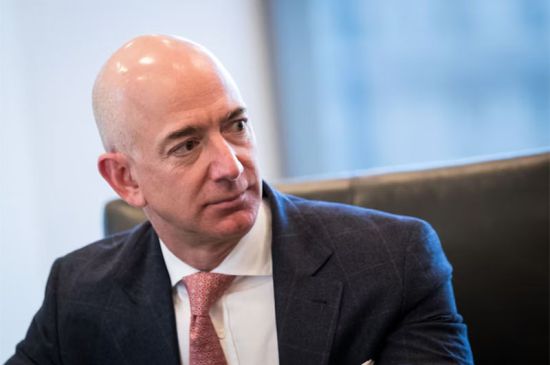 JEFF BEZOS SAYS A 3-DAY WORKWEEK AND MORE SINGLE-INCOME HOUSEHOLDS THANKS TO AI