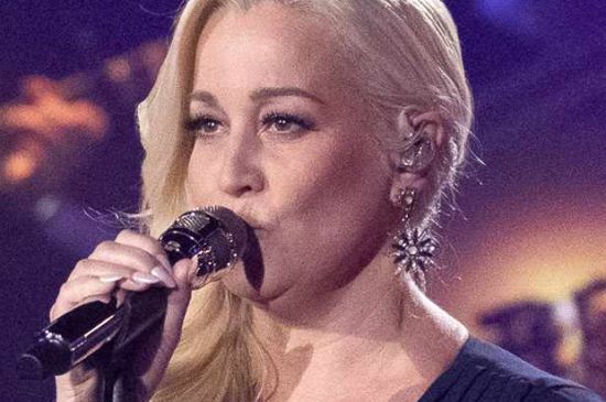 KELLIE PICKLER RETURNED TO AMERICAN IDOL ON MAY 4 TO PERFORM A DUET WITH HANNAH HARPER.