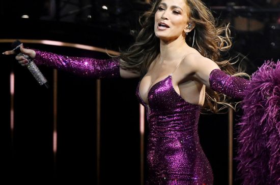 JENNIFER LOPEZ SHARES RELATIONSHIP ADVICE DURING LAS VEGAS RESIDENCY PERFORMANCE 